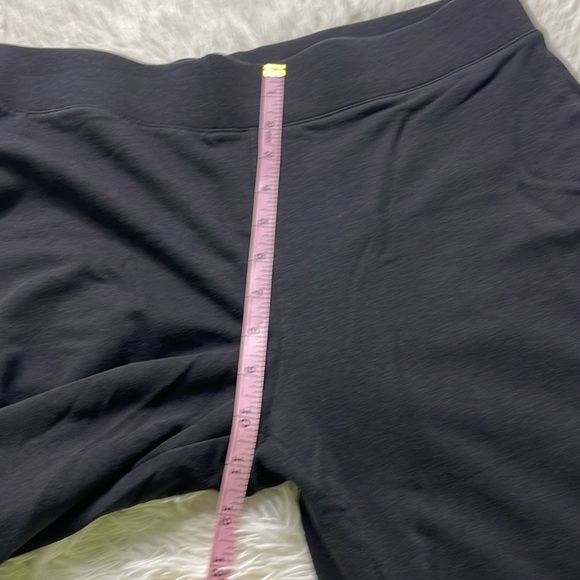 T By Talbots Capris - Picture 7 of 9